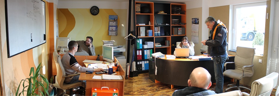 A Kanton-2000 Kft iroda helyisége. Link a Főoldalhoz.