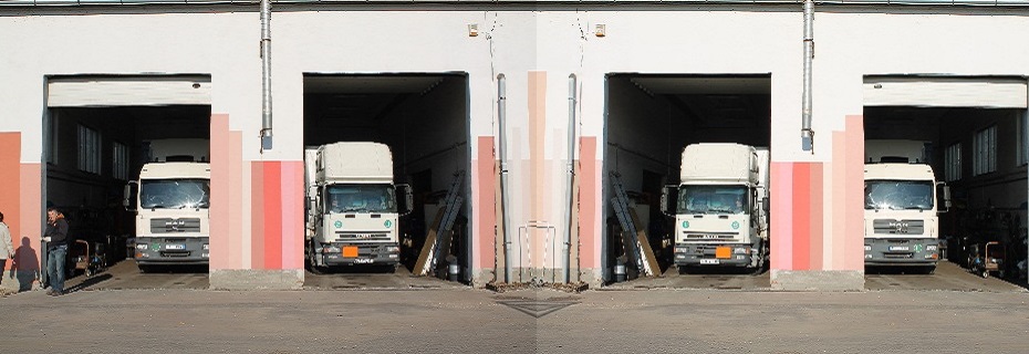 Műhelyek bejárata. Link a Főoldalhoz.